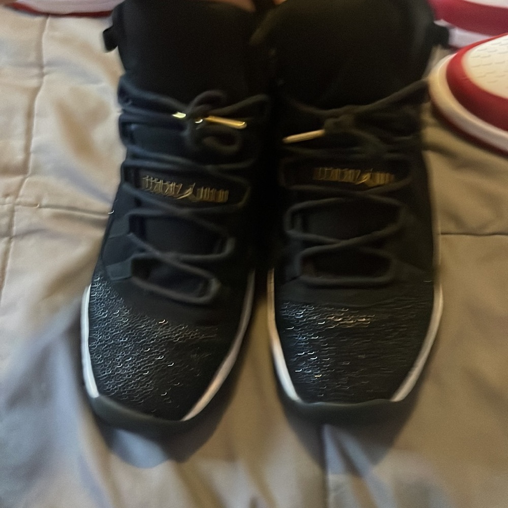 Jordan 11 - Picture 2 of 3